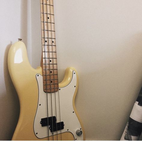 fender precision bass buttercream Fender Mustang Guitar, Mustang Guitar, Guitar Aesthetic, Fender Precision Bass, Cream Aesthetic, Punk Girl, Golden Years, Fender Bass, Bass Guitars