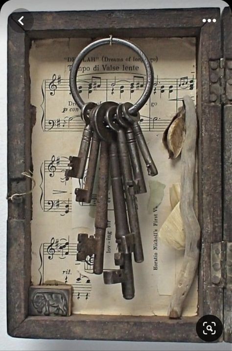 Cadre Photo Diy, Key Crafts, Old Key, Old Keys, Diy Picture Frames, Antique Keys, בר מצווה, Keys Art, Diy Picture