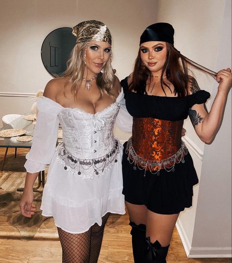 Pirate Costume White Corset, Pirate Queen Costume, Pirate Theme Costume, Pirate Swimsuit, Pirate Diy Costume, Black Pirate Costume, Pirate Costume Couple, Cute Rave Outfits, Pirate Festival