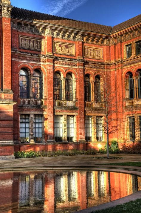 Victoria & Albert Museum Courtyard, London, England. Museum Courtyard, London Museums, South Kensington, Patio Interior, Things To Do In London, England And Scotland, London Town, London Life, Victoria And Albert