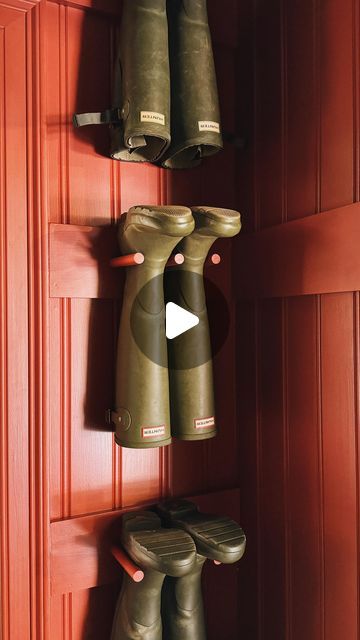 Pantry Hill on Instagram: "Wellie weather. ✨🍂🍁 My father-in-law built this boot room for us four years ago and we added this rack, which saves so much floor space during boot season. It’s just simple wooden dowels screwed directly into the trim. We used longer dowels for the bigger boots, to ensure none come tumbling down on little heads. 🤎" Diy Welly Rack, Winter Boot Storage, Wellie Storage, Boot Room Ideas, Pantry Hill, Boot Holder, Boot Brush, Boot Rack, Boot Storage