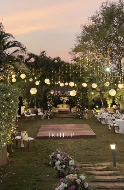 Sangeet Lawn Decor, Garden Engagement Decoration, Pergola Decorations Wedding, Romantic Style Wedding Decor, Engagement Outdoor Decoration, Backyard Wedding After Party, Backyard Micro Wedding Reception, Engagement Venue Ideas, Outdoor Engagement Decor