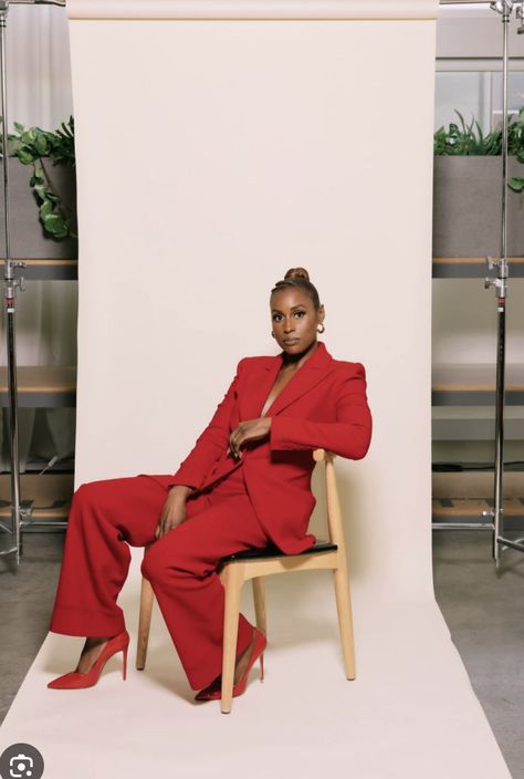 Black Women In Suits, Professional Headshots Women, Women Ceo, Woman In Suit, Headshots Women, Headshot Poses, Brand Photography Inspiration, Beautiful Photoshoot Ideas, Issa Rae