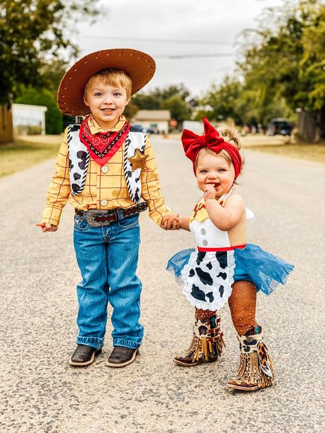 Toddler Sibling Halloween Costumes Boy And Girl, Western Family Halloween Costumes, 4 Sibling Halloween Costumes, Big Brother Little Sister Halloween, Sibling Matching Halloween Costumes, Matching Brother And Sister Halloween Costumes, Sibling Costumes For 3, Sibling Halloween Costumes For 3, Disney Sibling Costumes