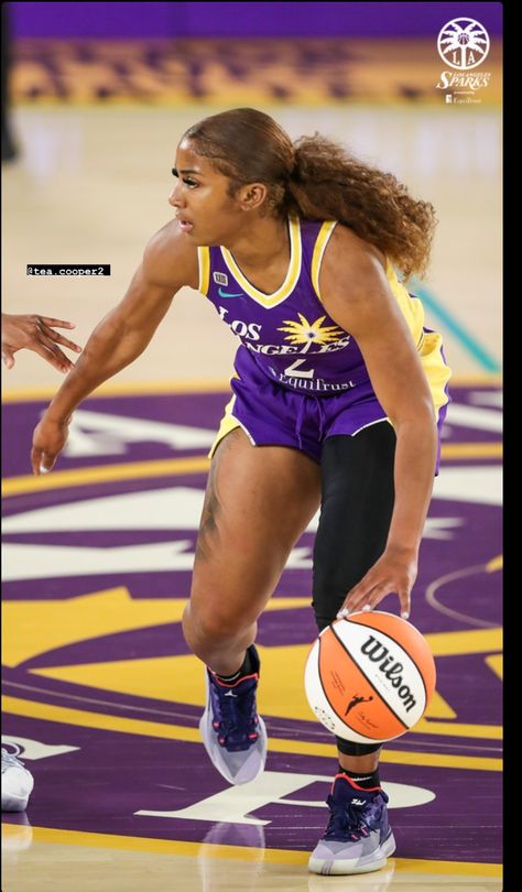 Tea Cooper, Te'a Cooper, Female Basketball Players, Alabama Basketball, Basketball Pictures Poses, Basket Girl, Cute Baddie Outfits, Nba Basket, Basketball Motivation