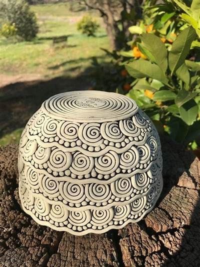 Coil Bowl Ideas, Coil Handbuilding, Coil Bowl, Pottery Plant Pot, Bowl Ideas, Coil Pottery, Coil Pots, Beginner Pottery, Pottery Handbuilding