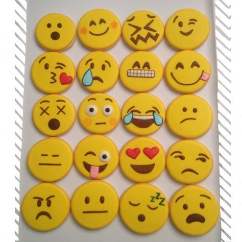 Emoji Cookies, Face Cookies, Emoji Cookie, Deco Cupcake, Emoji Cake, Emoji Party, Sugar Cookie Designs, Cookie Decorating Ideas, Pretty Cookies