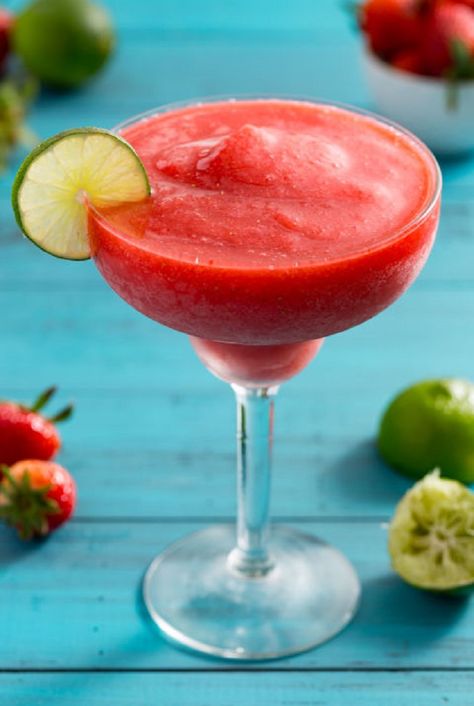 Host THEMED DRINK NIGHTS like Strawberry Daiquiri Night Strawberry Daiquiri Recipe, Frozen Strawberry Daiquiri, Thanksgiving Desserts Kids, Daiquiri Recipe, Daiquiri Cocktail, Thanksgiving Desserts Easy, Strawberry Margarita, Strawberry Daiquiri, Rum Drinks