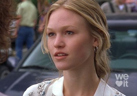 Stratford Sisters, Couple Movie, Kat Stratford, Julia Stiles, Female Role Models, 10 Things I Hate About You, Romantic Comedy Movies, Older Sister