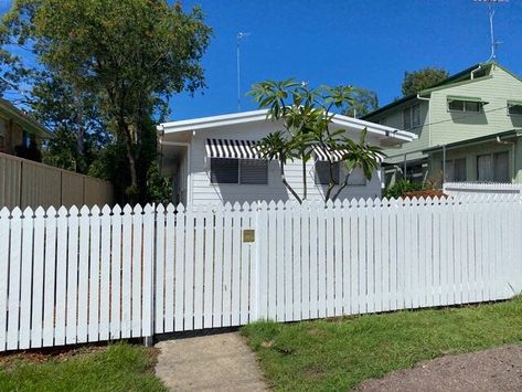 AN INCREDIBLE FIBRO SHACK RENO ON A SHOESTRING BUDGET — THREE BIRDS RENOVATIONS Fibro House Exterior, Modern Beach Shack, Fibro House Renovation, 60s Beach House, Fibro Shack, Beach Shack Interior, Coastal Home Exterior, Retro Beach House, Pocket Neighborhood