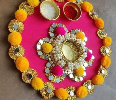 Puja Thali Decoration Ideas, Haldi Thali Decoration Ideas At Home, Aarti Thali Decoration Ideas, Thal Decoration Ideas, Aarti Thali Decoration Ideas For Wedding, Aarthi Plates Decoration, Aarti Thali Decoration Ideas For Ganpati, Haldi Thali Decoration Ideas, Haldi Plate Decoration Ideas