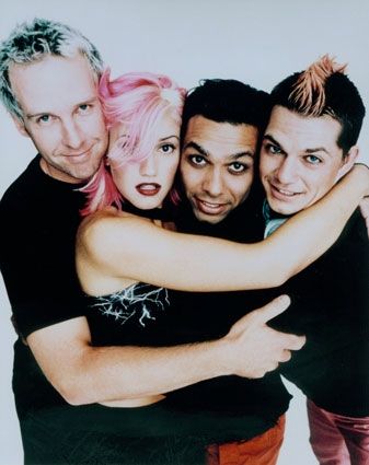 I'm pretty sure she is the reason I've always loved red lipstick and have always wanted pink hair. Tony Kanal, No Doubt Gwen Stefani, Gwen Stefani No Doubt, Soundtrack To My Life, 90s Music, I'm With The Band, New Rock, Guitar Tabs, Gwen Stefani