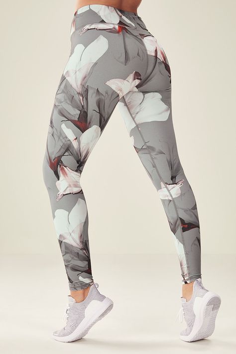 Fitness Gear, Floral Leggings Outfit, Running Clothes Women, Women Fashion Edgy, Cute Leggings, Legging Outfits, Workout Attire, Sport Style, Womens Workout Outfits