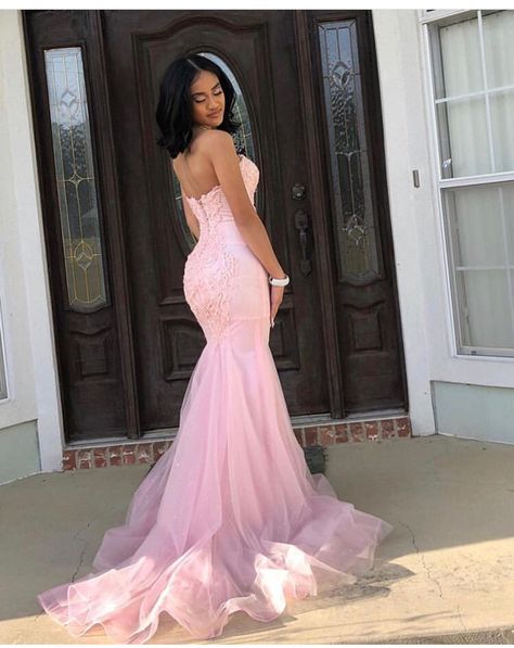 Follow me for more @Cleopatra4563💙 Prom Dress Colors For Dark Skin, Prom Dresses With Train, Gold Mermaid Prom Dresses, Dresses With Train, Red Mermaid Dress, Mermaid Style Prom Dresses, Green Evening Gowns, Prom Dress With Train, Prom Dress Inspo