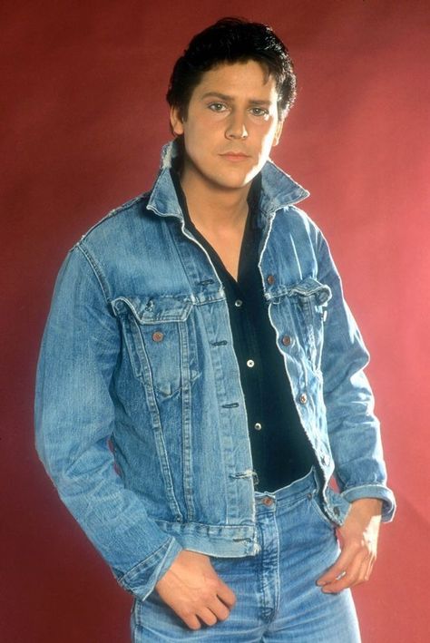 Shakin’ Stevens. Never far from the Number One spot in the early 80’s. One of my favourite singers back in the day. Denim Drift, Shakin Stevens, You Drive Me Crazy, Canadian Tuxedo, British Music, Music Memories, 80s Music, Music Fashion, Good Looking Men