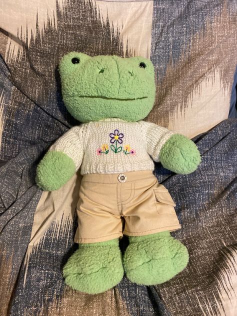 Build A Bear Aesthetic Outfit, Build A Bear Frog Outfit Ideas, Frog Clothes Aesthetic, Crochet Clothes For Build A Bear Frog, Bild A Bear Frog, Clothes For Plushies, Build A Bear Frog Aesthetic Outfits, Build A Bear Frog Outfits, Build A Bear Frog Clothes