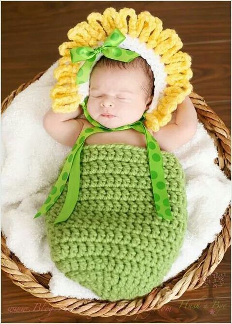 Crochet Baby Props, Daisy Hat, Baby Cocoon Pattern, Crochet Baby Photo Prop, Crochet Baby Costumes, Crochet Cocoon, Crochet Photo Props, Crochet Costumes, Crochet Baby Cocoon