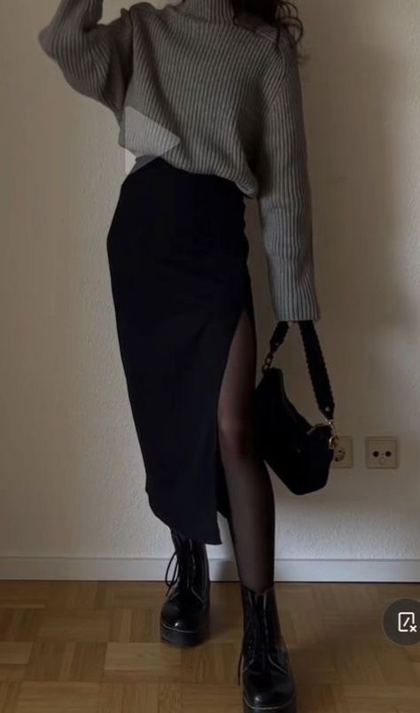 Fall Outfit Skirt Tights, Fall And Winter Office Outfits, Fall Outfits Women Alternative, Minimalistic Look Outfits, Dark Office Outfits Women, Casual Winter Outfits Skirt, Dress With A Sweater Over It, Long Skirts Outfit Winter, Classy Alternative Style