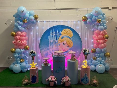 Cinderella princess balloon idea Cinderella Balloon Decorations, Cinderella Birthday Theme, Cinderella Party Theme, Princess Balloon, Disney Party Decorations, Ariel Birthday Party, Princess Balloons, Princess Birthday Party Decorations, Cinderella Birthday Party