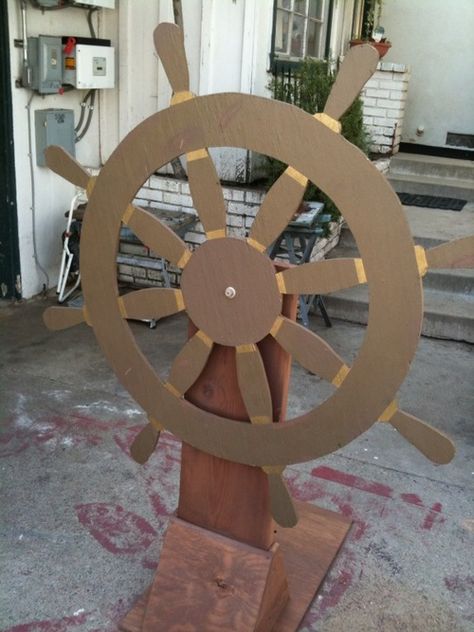 pirate ship wheel Pirate Ship Wheel, Tropisk Fest, Carton Diy, Peter Pan Party, Pirate Books, Pirate Crafts, Idee Babyshower, Pirate Decor, Cruise Party