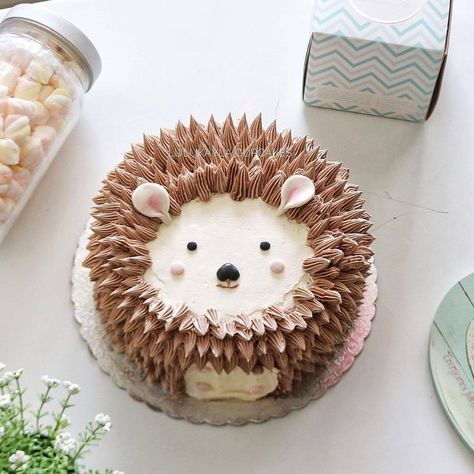 Hedgehog cake | Pinterest: Natalia Escaño Porcupine Cake, Hedgehog Cupcake, Sloth Cakes, Sonic The Hedgehog Cake, Hedgehog Cake, Cake Cute, Hedgehog Birthday, Cake Liner, Quinceanera Cakes