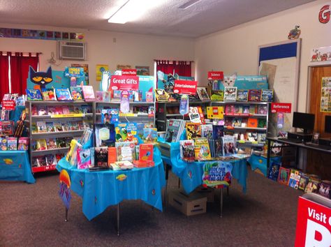 Scholastic Book Fair set up: tight space...no problem! Book Fair Set Up, School Book Fair, Scholastic Book Fair, Book Fair, School Books, Adventure Book, Teacher Appreciation Week, School Library, Library Books