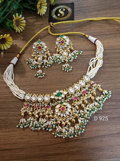 Pachi Kundan Jewellery, Sabyasachi Wedding, Kundan Choker Set, Sabyasachi Jewellery, Crystal Wedding Jewelry, Edgy Jewelry, Antique Jewellery Designs, Valentine Gifts For Girlfriend, Kundan Choker