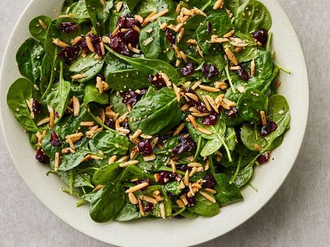 Jamie's Cranberry Spinach Salad Wilted Spinach Salad, Cranberry Spinach Salad, Gorgonzola Salad, Super Salads, Christmas Salads, Spinach Salad Recipes, Wilted Spinach, Yummy Salads, Green Salad Recipes