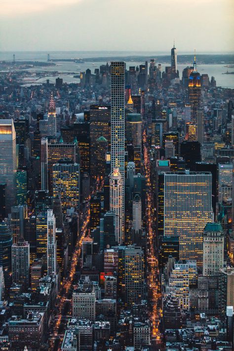 manhatan é meu sonho Perjalanan Kota, Spring Break Destinations, Voyage New York, City Lifestyle, Chrysler Building, City Vibe, City Wallpaper, Dream City, City Photography