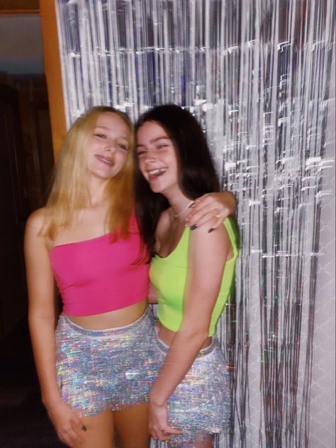 Neon Clubbing Outfits, Black Light Party Outfit Ideas, Neon Party Outfits Aesthetic, Colourful Party Outfit, Neon Birthday Outfit, Neon Birthday Party Outfit, Neon Party Outfit For Women, Neon Rave Outfits Ideas, Neon Outfits Aesthetic