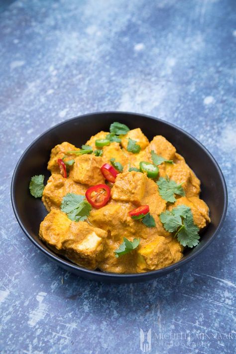 Paneer Korma: a creamy vegetarian Indian curry made with paneer cheese Paneer Korma Recipe, Korma Curry Recipes, Paneer Korma, Korma Curry, Creamy Curry, Indian Cheese, Paneer Dishes, Korma Recipe, Popular Side Dishes