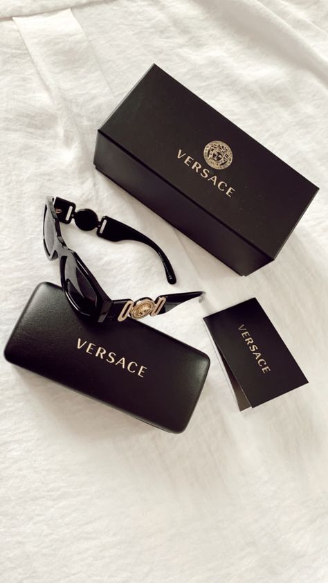 #fashion #photography #black #sunglasses #versace #versacemen #versacesunglasses Designer Sunglasses Aesthetic, Eye Accessories, Sunglasses Versace, Versace Sunglasses, Black Sunglasses, Designer Sunglasses, Sunnies, Versace, Sunglasses Women