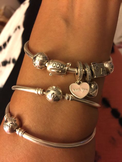 How To Style Pandora Bracelet, Pandora Bracelet Styling, Pandora Bracelet Bangle, Pandora Travel Bracelet, Pandora Bangle Bracelet Ideas, Pandora Bracelet Ideas Simple, Pandora Travel, Pandora Bangle Bracelet, Pandora Bracelet Charms Ideas