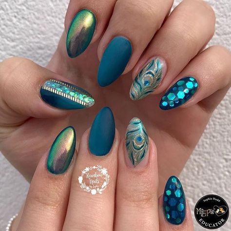 Elegant Blue, Green & Gold Peacock Nail Designs Peacock Inspired Nails, Peacock Color Nails, Nail Deisgn, Peacock Nail Designs, Feather Nail Designs, Peacock Nail Art, Peacock Nails, Feather Nail Art, Firework Nails