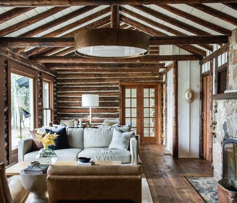 Cabin Lighting Ideas, Cabin Family Room, Modern Log Cabin Interior, Log Cabin Homes Interior, Lakehouse Design, Countryside Lifestyle, Modern Log Home, Airbnb Cabin, Cabin Homes Interior