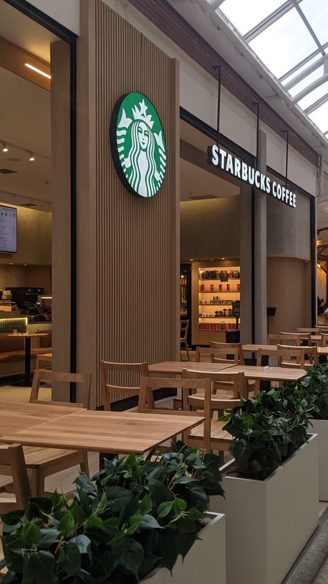 Coffe Starbucks Ideas, Starbucks Interior Aesthetic, Starbucks Cafe Interior, Cafe Starbucks Aesthetic, Starbucks Interior Design, Starbucks Exterior, Starbucks Place, Starbucks Building, Starbucks Restaurant