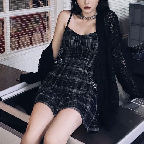 Plaid Slip Dress, Vestiti Edgy, Pakaian Feminin, Sling Dress, Vestidos Vintage, Plaid Fashion, Goth Outfits, Alternative Outfits, Dress Zipper