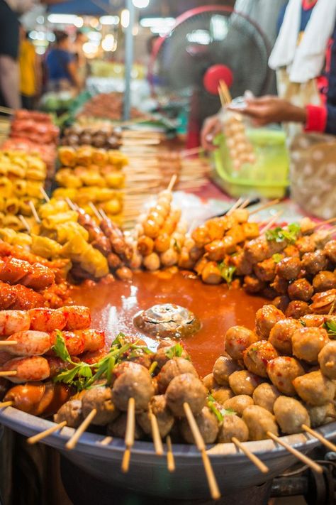 Bangkok Street Food Tours Thailand Aesthetic Street, Bangkok Thailand Food, Asian Street Food Design, Thailand Food Street, Thai Aesthetic, Thailand Street Food, Street Food Stall, Bangkok Street Food, Asian Cusine