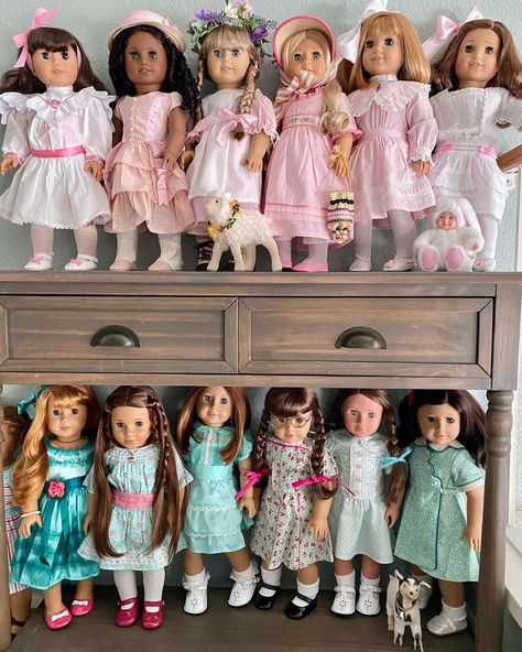 Doll Collection Display Ideas, American Girl Dolls, American Girl Hairstyles, Doll Scenes, Journey Girls, All American Girl, Cabbage Patch Dolls, Doll Display, American Doll Clothes