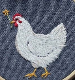 Chicken Embroidery Patterns, Embroidery Designs Simple, Flowers Hand Embroidery, Chicken Embroidery, Farm Embroidery, Fun Embroidery, Animal Embroidery Designs, Diy Embroidery Patterns, Hand Embroidery Projects