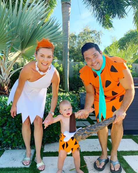 Pebbles And Bam Bam Costumes, Diy Halloween Couples, Bam Bam Costume, Matching Family Halloween Costumes, Flintstones Costume, Pebbles Costume, Pebbles And Bam Bam, First Halloween Costumes, Halloween Couples