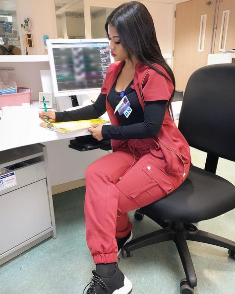 Hospital Tumblr, Cute Nursing Scrubs, Nurse Outfit Scrubs, Medical Scrubs Fashion, Nursing Goals, Medical Scrubs Outfit, Hello Nurse, Nurse Inspiration, Nurse Aesthetic