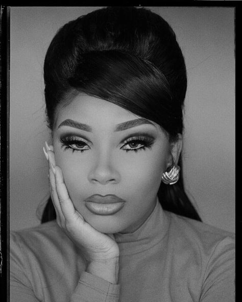 Hollywood Glamour Makeup, Old Hollywood Makeup, Old Hollywood Prom, 1960s Makeup, Disco Makeup, Aaliyah Jay, Vintage Makeup Looks, Black And White Makeup, 60s Makeup