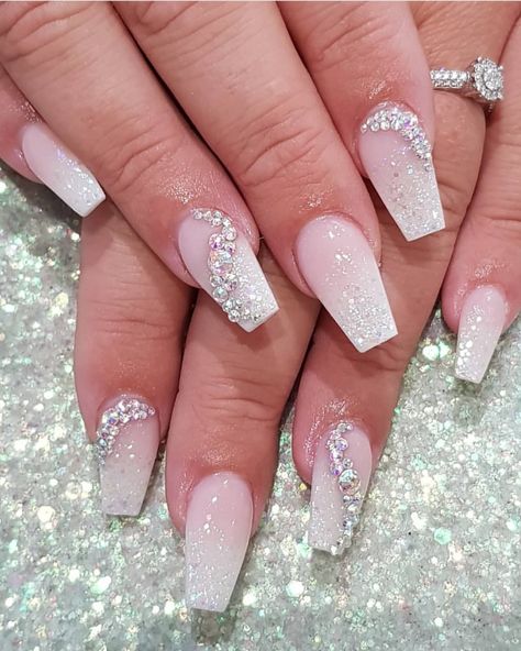 bling wedding nails Bling Wedding Nails, Simple Wedding Nails, Wedding Acrylic Nails, Wedding Day Nails, Bridal Nails Designs, Wedding Nail Art Design, Wedding Nail Art, Stacking Rings Wedding, Gold Stacking Rings Wedding