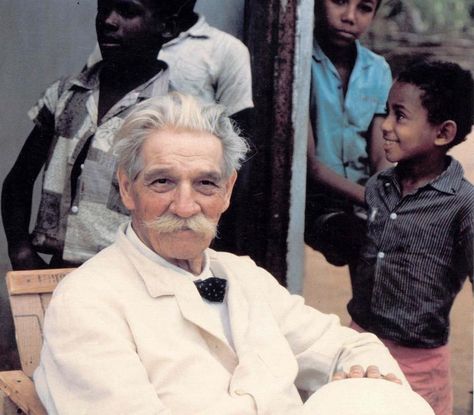 albert schweitzer - Google-Suche School Presentation, Albert Schweitzer, Inventors, Alsace, Old Pictures, Presentation, Science, Celebrities, Quick Saves