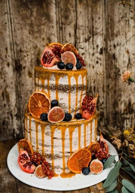 Wedding Cake Designs For Fall, Autumn Wedding Dessert Table, Autumnal Wedding Cakes, Cake Decorating Autumn, Black Autumn Wedding, Black And Orange Wedding Cake, Autumn Cakes Ideas, Fall Naked Wedding Cake, Autumnal Wedding Dress