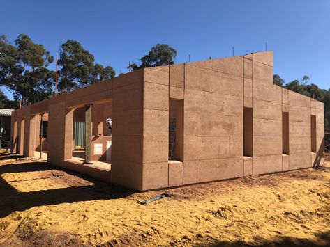 Murchison Rammed Earth - Rammed Earth Builder WA Earth Roof, Workshop Architecture, Earth Building, Rammed Earth Homes, Earth Projects, Rammed Earth Wall, House Foundation, Tropical Architecture, Home Design Floor Plans