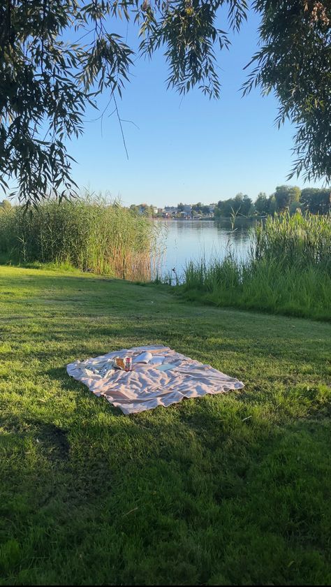 Lake Picnic, Beautiful Picnic, Life In Paradise, Meditation Garden, Spring Mood, Peaceful Life, Spring Aesthetic, Summer Feeling, Summer Dream