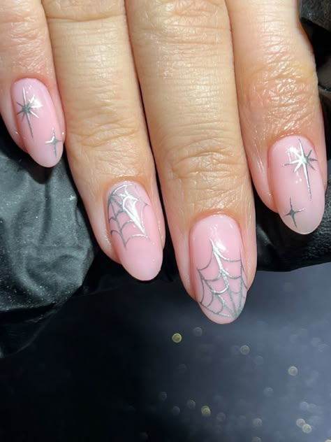 Short Halloween Nails Spiderweb, Nails Halloween October Simple Ideas, Simple Spider Web Nails, Glitter Spiderweb Nails, Pink Web Nails, Silver Spiderweb Nails, Light Halloween Nails, Short Spiderweb Nails, Heart Web Nails