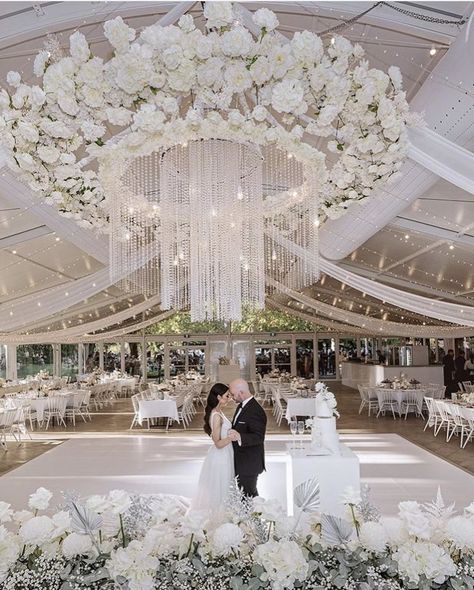 Glamour Wedding Decorations, Extravagant Wedding Reception, Extravagant Wedding Decor, Decorating Ideas Wedding, Wedding Decoration Idea, Wedding Decorating Ideas, Luxury Wedding Ideas, Decoration Ideas Wedding, Wedding Ambiance